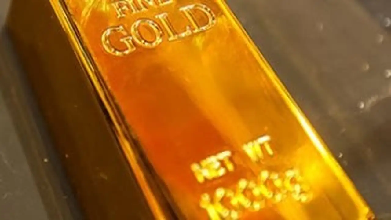 لماذا تمنع السيولة الضعيفة ارتفاع أسعار الذهب وسط ترقب المستثمرين للبيانات الأمريكية؟